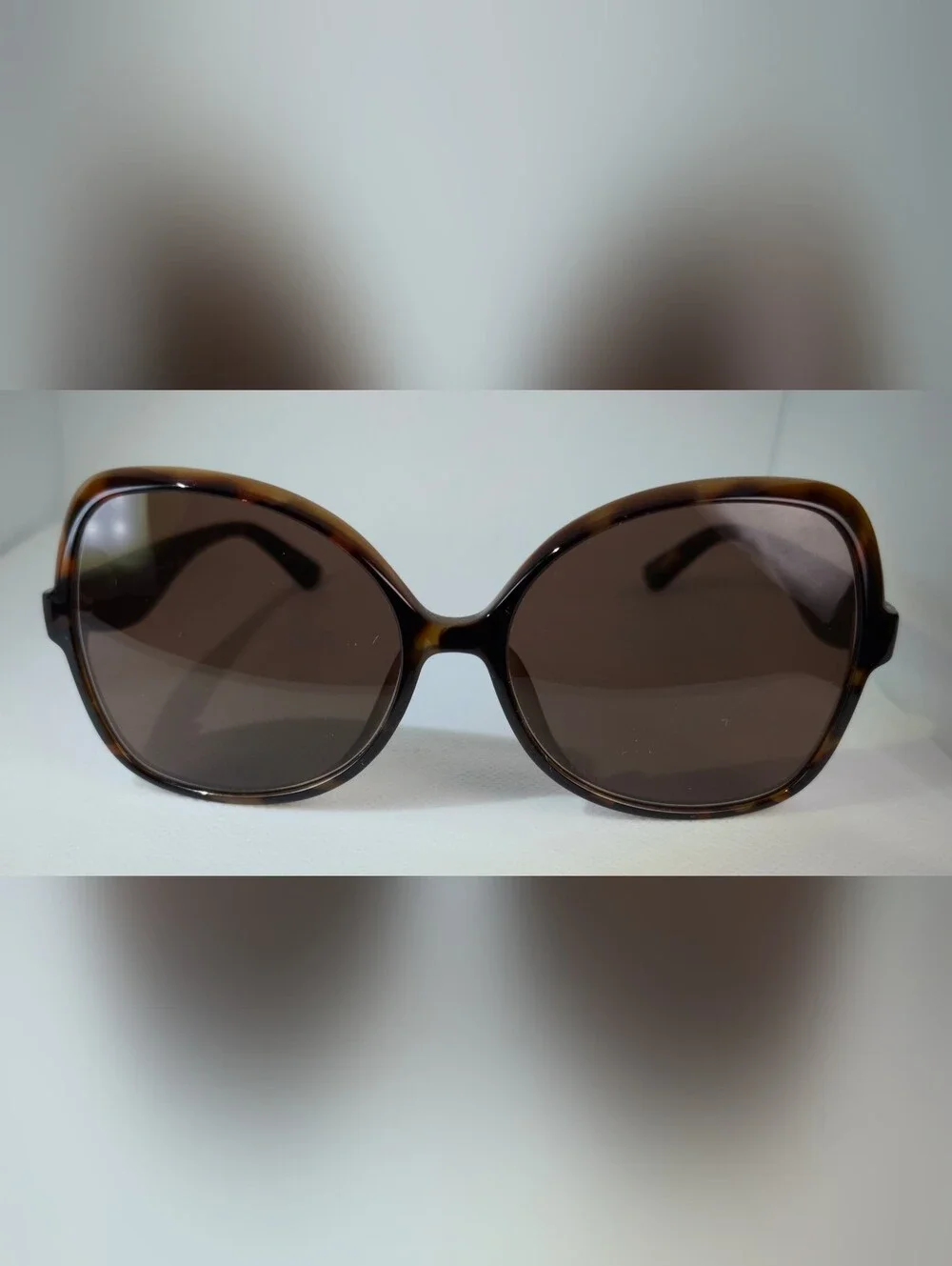 Paradise. Classic Women's Oversized Tortoiseshell Sunglasses.